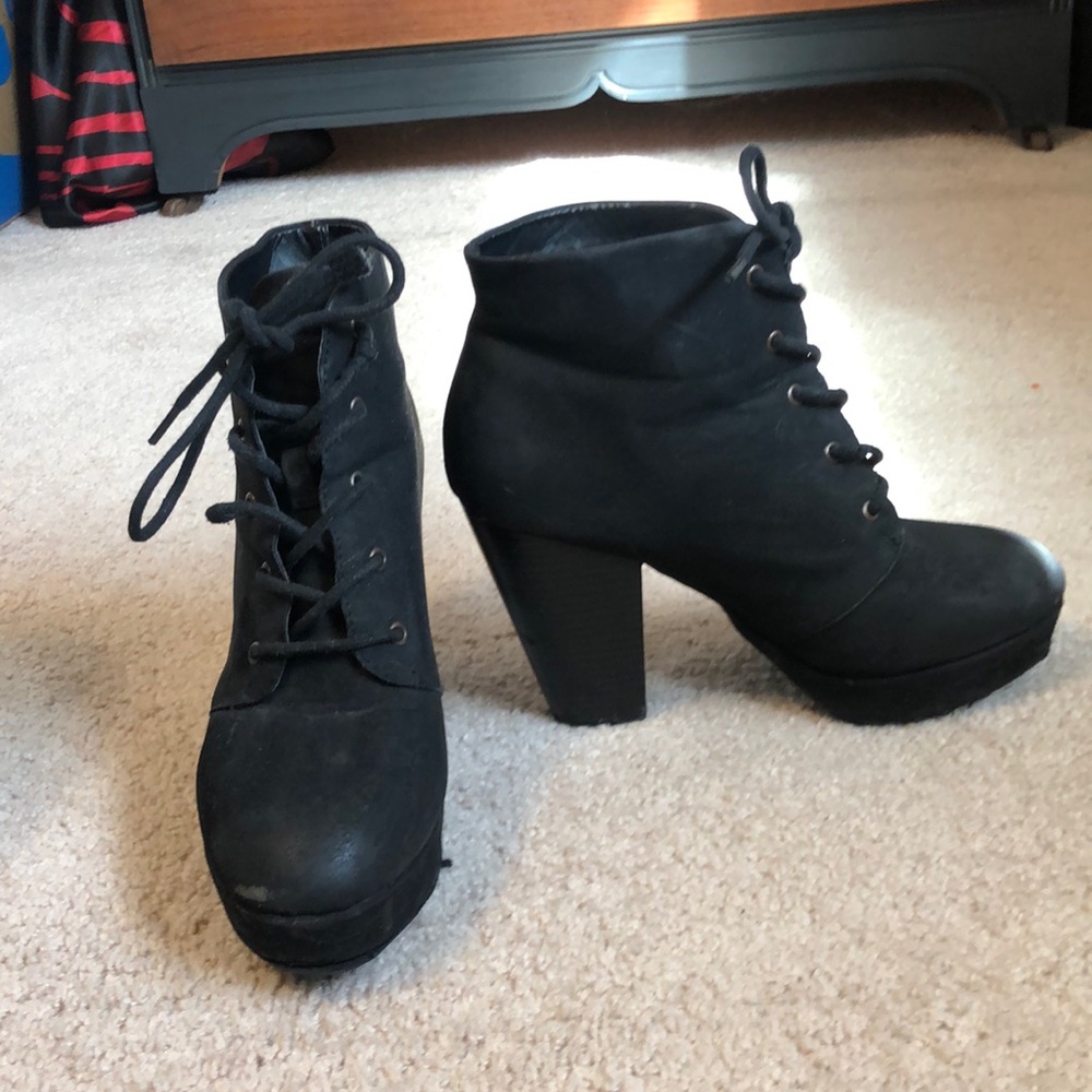 Platform lace up suede black booties